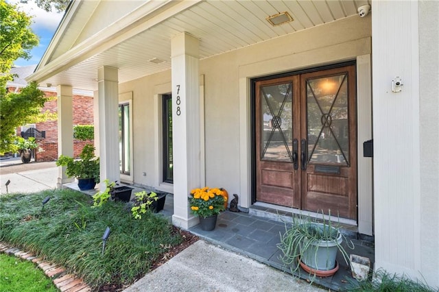 entrance to property featuring covered porch