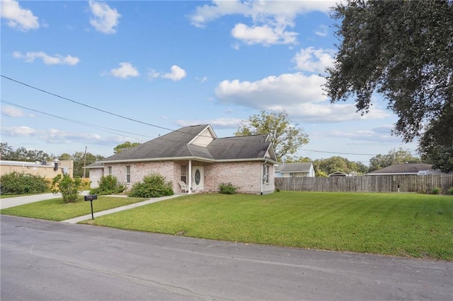 view of front of house featuring a front lawn