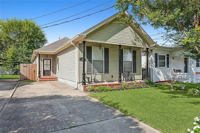 bungalow-style house with a front yard