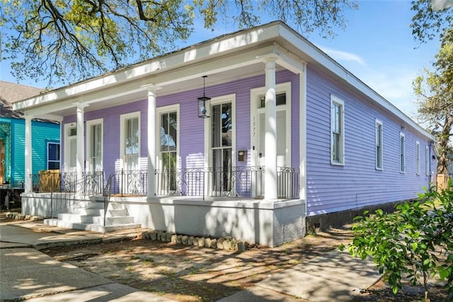 view of front of home with covered porch