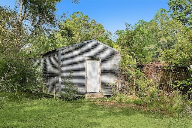 view of outdoor structure with a yard