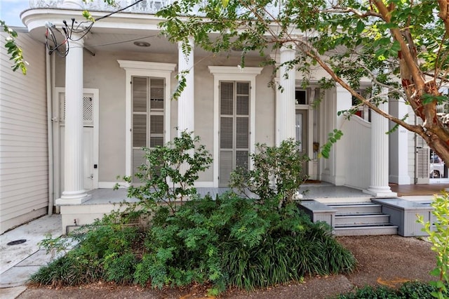 doorway to property with covered porch