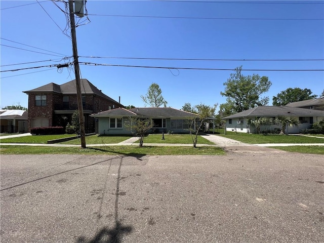 view of front of property with a front lawn