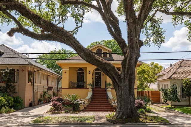 view of front of property featuring a porch