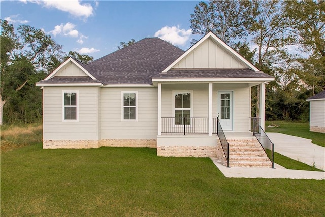 view of front of home with a front lawn and covered porch