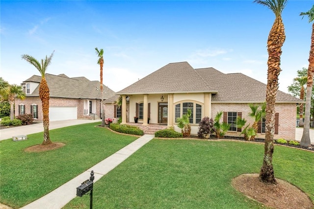 view of front facade featuring a front yard and a garage