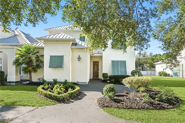 view of front of home with a front lawn