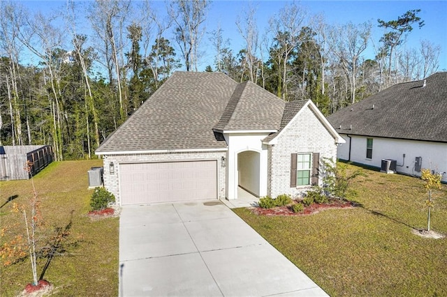 view of front of home featuring a front yard and a garage