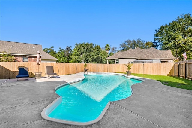 view of swimming pool featuring a patio