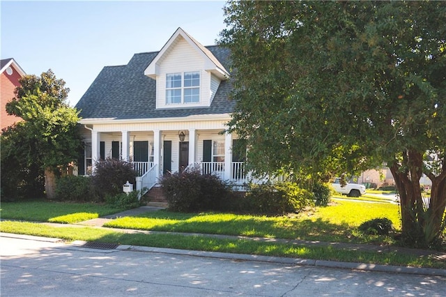 view of front facade featuring a porch and a front yard