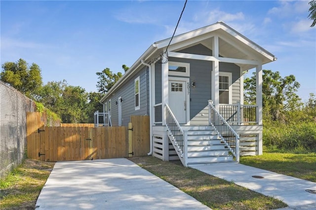 view of front of property featuring a porch