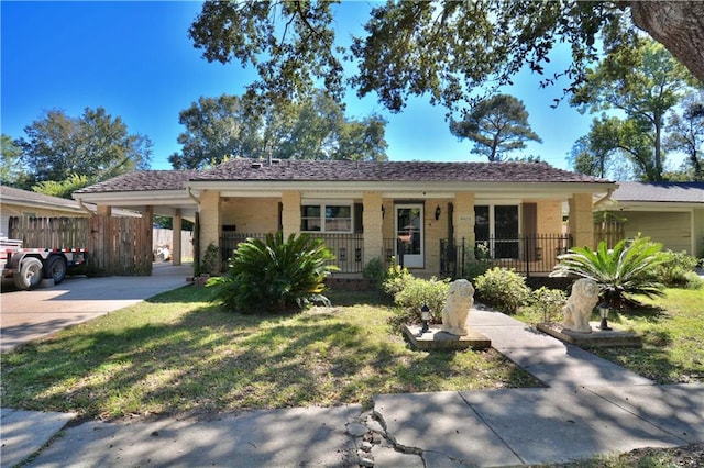 view of front of property featuring a front yard, covered porch, and a carport