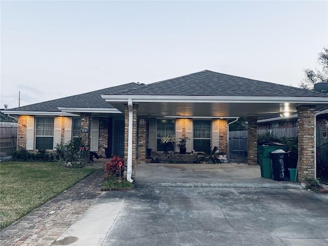 view of front of home with a front lawn, covered porch, and a carport