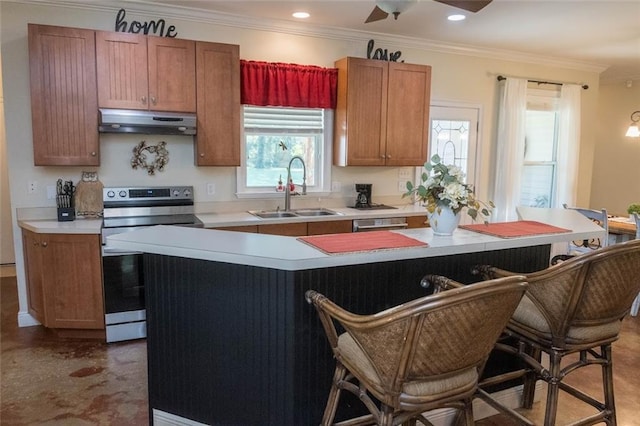 kitchen with a kitchen breakfast bar, stainless steel range with electric stovetop, crown molding, and sink