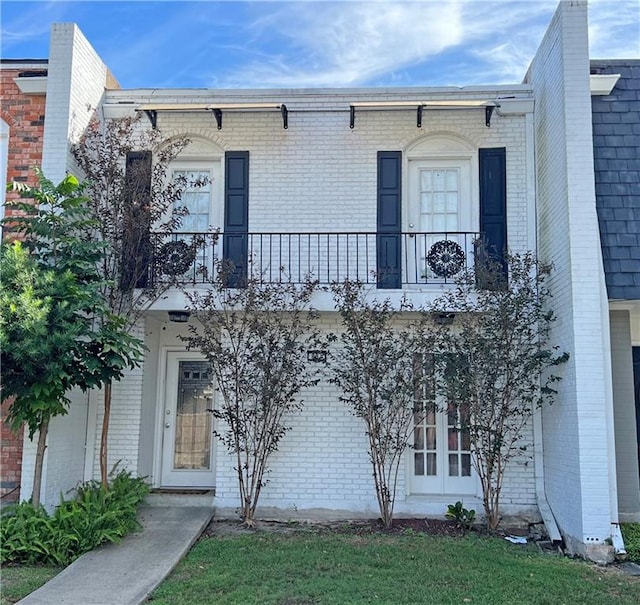 multi unit property featuring a balcony