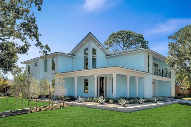 view of front facade with a front yard