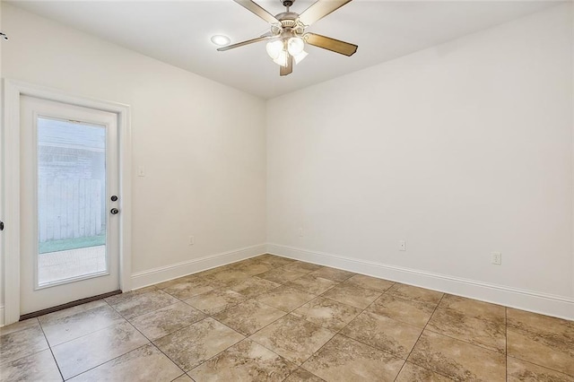 empty room featuring plenty of natural light and ceiling fan