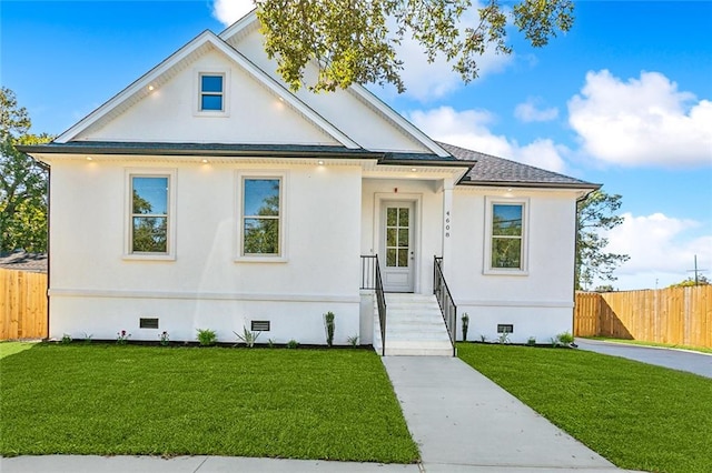 view of front of house featuring a front lawn