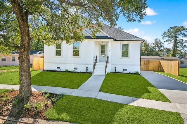 view of front of house featuring a front yard