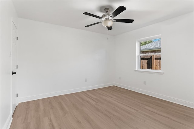 unfurnished room featuring light hardwood / wood-style floors and ceiling fan