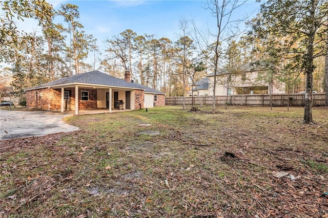 view of yard featuring a patio