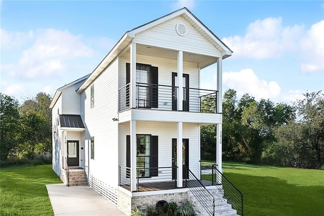 view of front facade featuring a front yard and a balcony