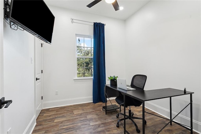 home office featuring dark wood-type flooring and ceiling fan