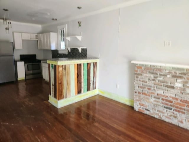 kitchen with ornamental molding, appliances with stainless steel finishes, dark hardwood / wood-style floors, and white cabinetry