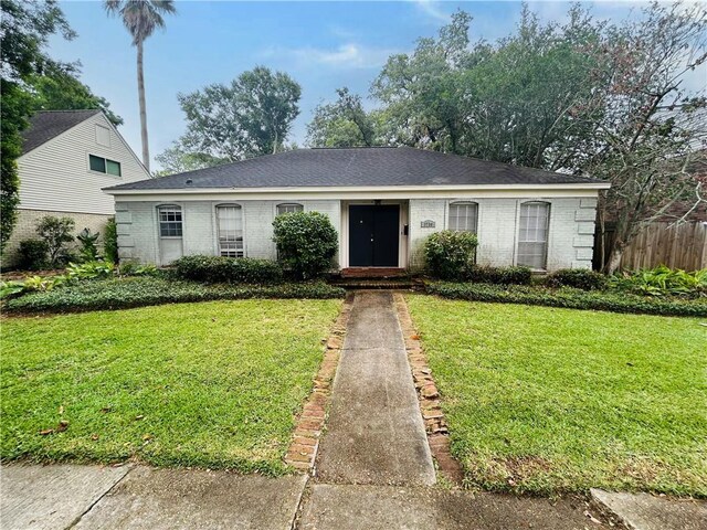 view of front of property with a front lawn