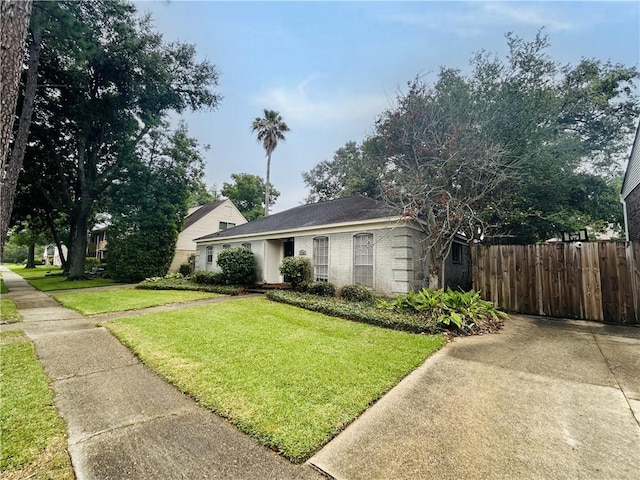 view of front of house with a front lawn