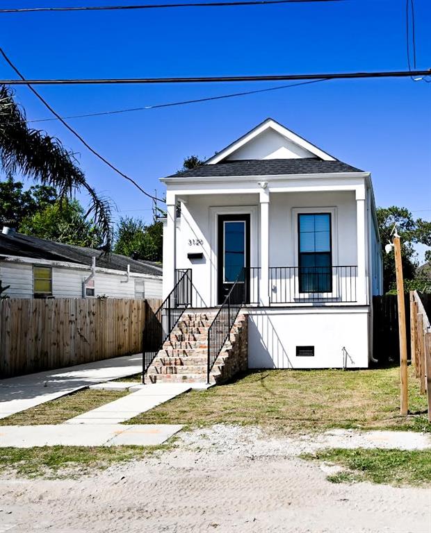 bungalow featuring covered porch