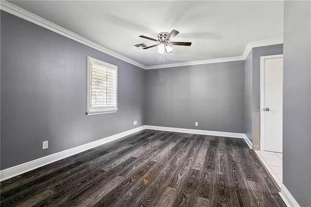 unfurnished room featuring dark wood-type flooring, ceiling fan, and ornamental molding