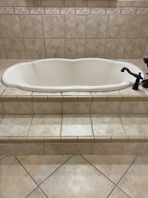 11051 Lake Forest Blvd, New Orleans, LA 70127 - full bath featuring a garden tub and tile patterned flooring