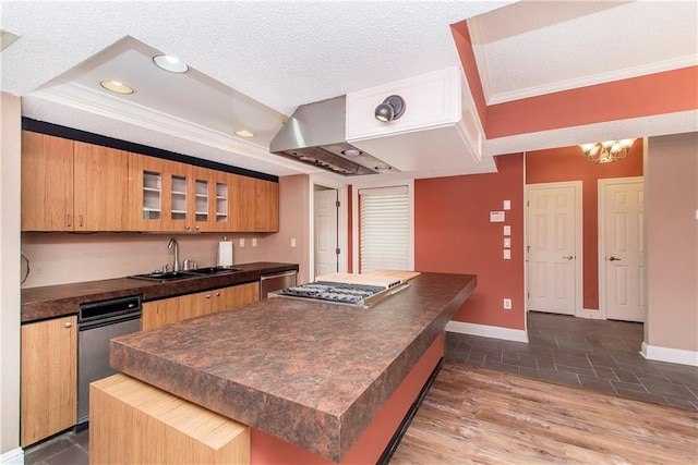 64 Fairway View Dr Unit 1, Hammond, LA 70401 - kitchen featuring appliances with stainless steel finishes, ornamental molding, dark countertops, a sink, and baseboards