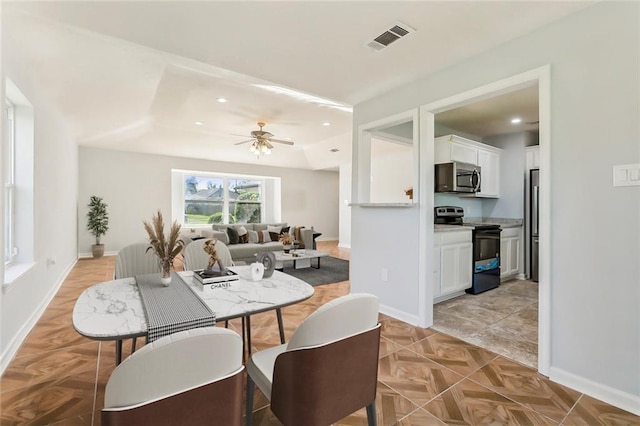 dining space with baseboards, ceiling fan, visible vents, and recessed lighting