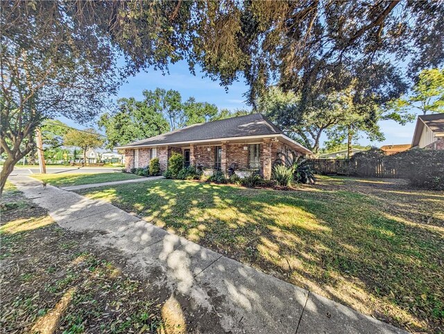 ranch-style home featuring a front yard