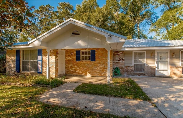 20 Silman Ave, Hammond, LA 70403 - ranch-style house featuring brick siding and metal roof