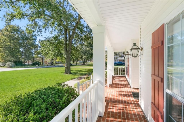 balcony featuring covered porch