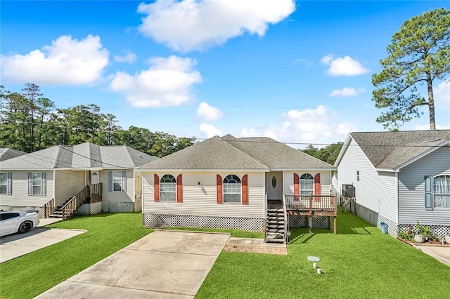 view of front facade featuring a front yard