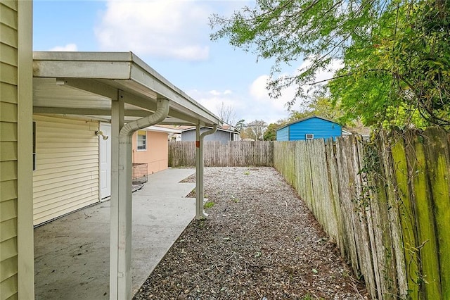 view of yard featuring a patio area