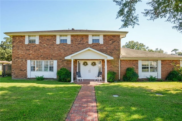 view of front of home featuring a front yard