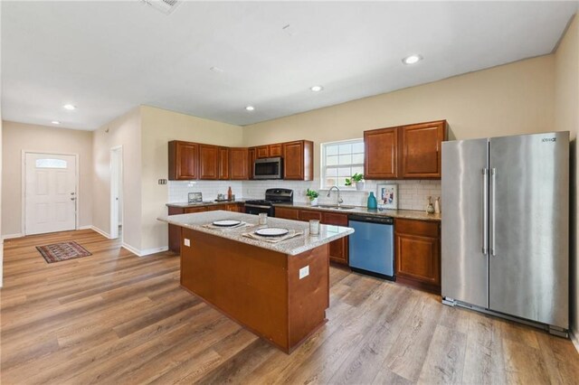 unfurnished room featuring ceiling fan