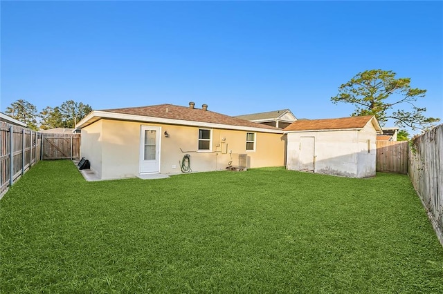 back of property featuring cooling unit, a shed, and a lawn