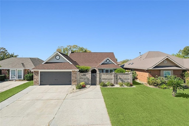 view of front of property featuring a front yard and a garage