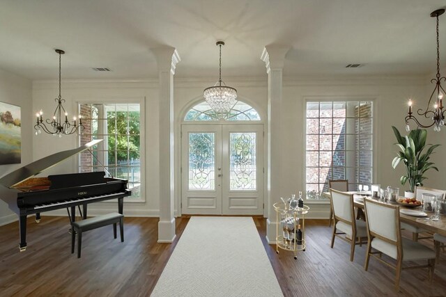 entryway featuring an inviting chandelier and crown molding