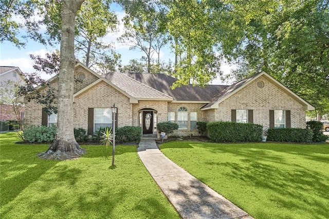 ranch-style house featuring a front yard