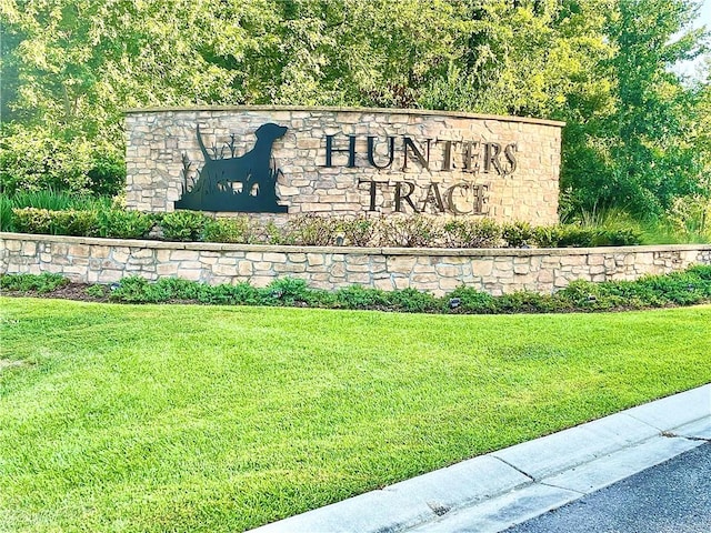 community sign with a lawn