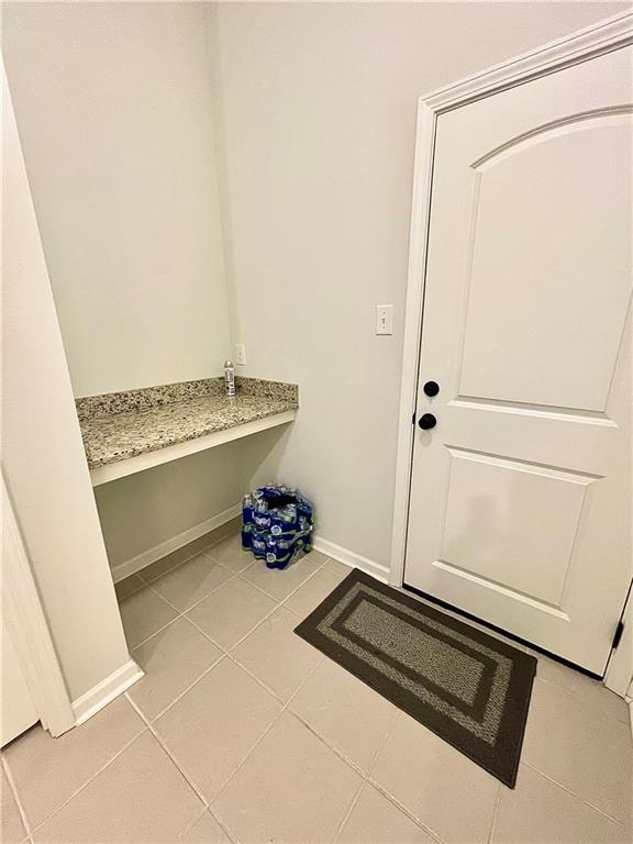 laundry room featuring light tile patterned floors