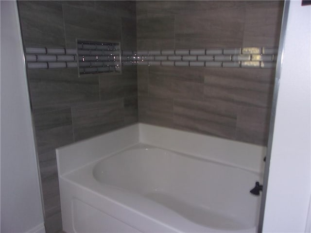 bathroom featuring a washtub