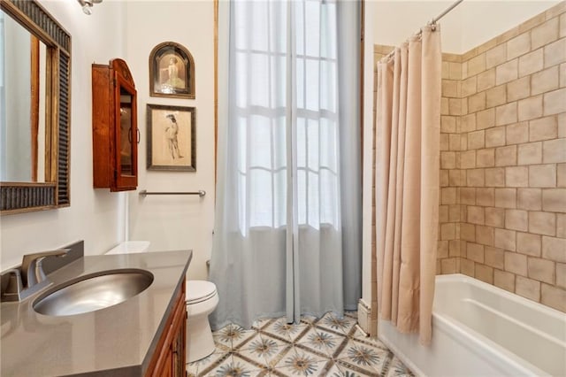 full bathroom with vanity, plenty of natural light, toilet, and shower / bathtub combination with curtain